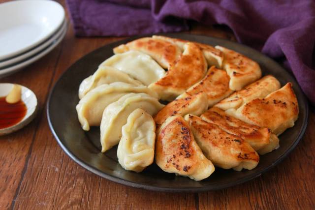 外はカリッ、中はモチモチな食感がクセになる「焼き餃子」