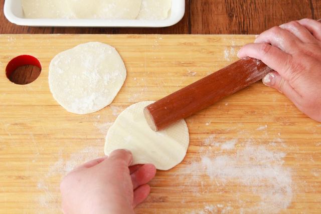 もっちり旨い！理想の「餃子の皮」を手作りする5つのポイントの画像