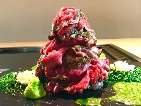 スマホでもここまで華やかに撮れる! プロのカメラマン直伝「最高にキレイなお肉の撮り方」