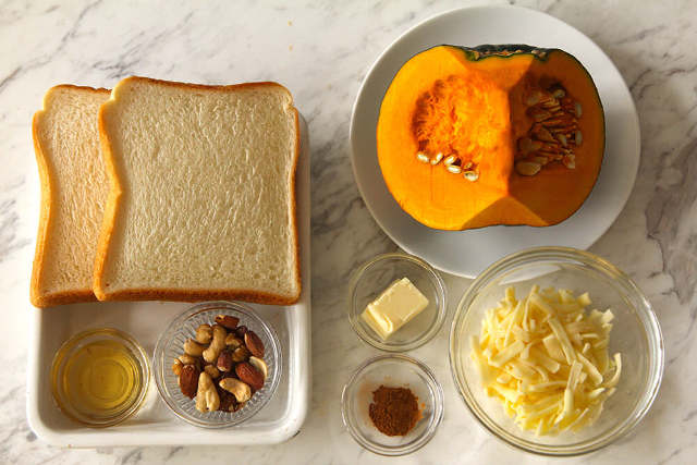2．ホクホクかぼちゃにハチミツをとろ～り。塩気と甘さが絶妙な「濃厚かぼちゃのチーズトースト」