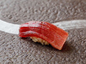 気さくな接客と絶品「鮨」がうれしい! 東京を代表する鮨店『蔵六雄山』の支店【平河町】