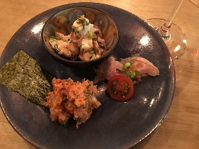 名店クラスの味と気さくで自由なムード。日常以上特別未満のコの字酒場は居酒屋の進化形・野毛『金井商店』