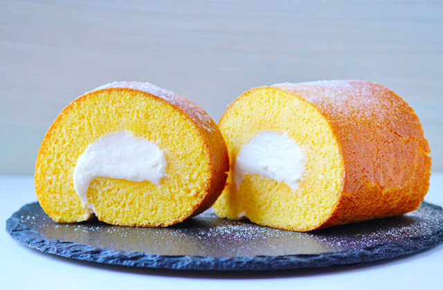 ふんわりもっちりの ロールケーキ はフライパンで作れる 基本の作り方とアレンジレシピまとめ Dressing ドレッシング