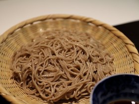 一度食べたら忘れられない!新進気鋭の職人が打つ日本古来そば「在来種」が味わえる 西麻布『蕎麦おさめ』