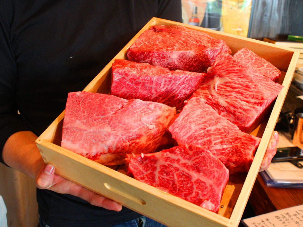 焼肉にワインはもう定番! 極上「焼肉」とワインで贅沢ざんまい、東京のうまい「焼肉店」まとめ