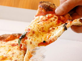 【食通が絶賛】あの実力派イタリアンが「ピザ専門店」をオープン!国領の新名所『CRAZY PIZZA』