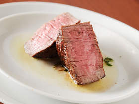 大阪で極上「赤身肉」を食べるならここ! 肉を知り尽くした名店『ラステイクス』の姉妹店