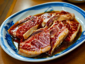 「肉・ご飯・肉・ビール・肉…」の連鎖がとまらない! 激うますぎる「タレ焼肉」の原点『新楽井』【鶴橋】