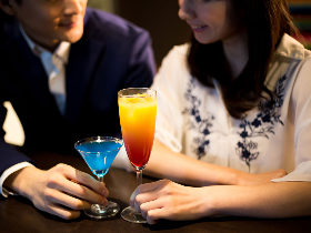 【男女200人調査】こんなお酒を飲んでほしい、あんな酔い方ゆるせない! ロマンチックな夏のお酒とは?