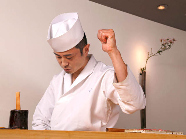 温度のマジックが寿司をおいしくする。神楽坂「すし ふくづか」は大人のための隠れ家の画像
