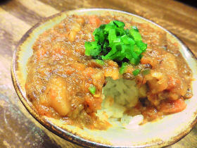 業界人が惚れた店!白金高輪のツウな〆ご飯「肉じゃがカレー」が10年変わらず旨すぎた!