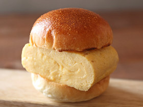 ふんわりジューシー! 卵好きに話題の「だし巻きサンド」が家でもおいしく作れるご馳走サンドレシピ