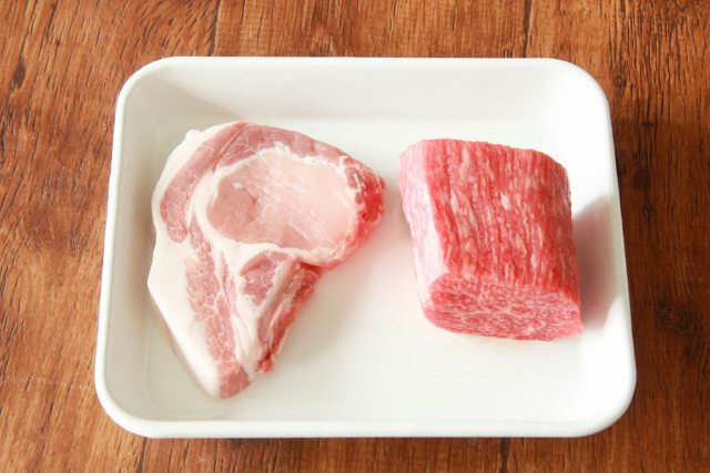 【point2】肉はブロック肉を粗みじん切りにして使う