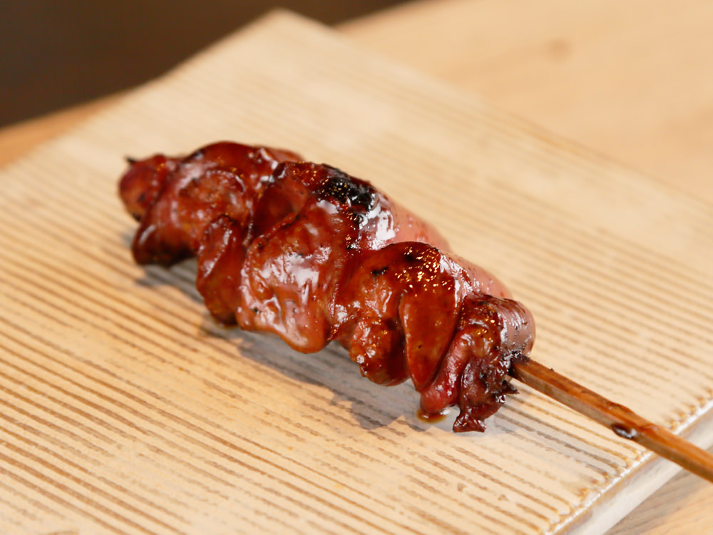 六本木の丘に焼き鳥旋風が巻き起こる! 名店『鳥しき』のDNAを継ぐ焼き鳥店『鳥おか』