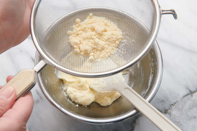 余った卵白が変身！洋菓子のプロ直伝「ラングドシャ」の簡単レシピの画像