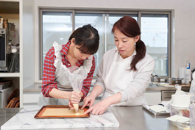 余った卵白が変身！洋菓子のプロ直伝「ラングドシャ」の簡単レシピの画像