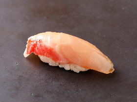 老舗の鮨店なのに夜のおまかせは6,500円! 料理研究家の三代目が握る老舗の町寿司『谷中 松寿司』