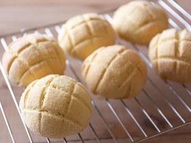 サクふわであま~い「メロンパン」がたった45分で作れる! 発酵なしで簡単「メロンパン」レシピ
