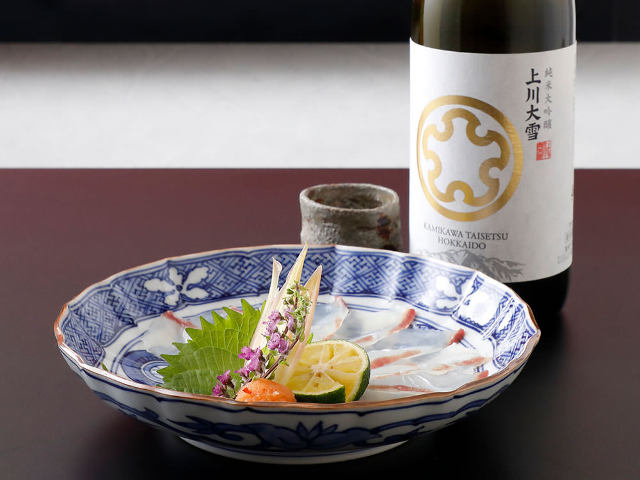 一皿ごとに、相性の良い日本酒を教えてくれる