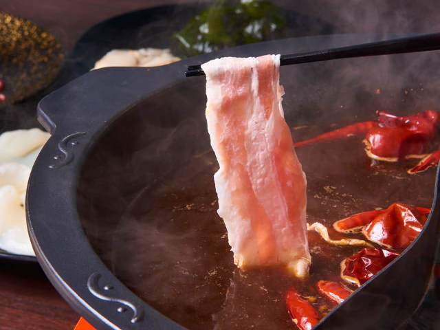 極上の豚肉を「火鍋」で味わう！ 栄養抜群の火鍋専門店『ファイヤーホール4000』【五反田】