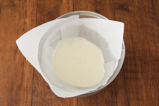 ミルクの合わせ技でなめらか。材料4つの「自家製チーズ」レシピの画像