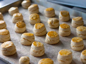 高級ホテルのアフタヌーンティーを自宅で！一流パティシエ直伝のスコーンレシピ