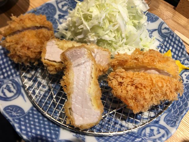 とんかつ愛が溢れ出る至福のひと皿 焼鳥の名手が長年の夢を昇華させた定食屋 外苑前 とんかつ七井戸 Dressing ドレッシング