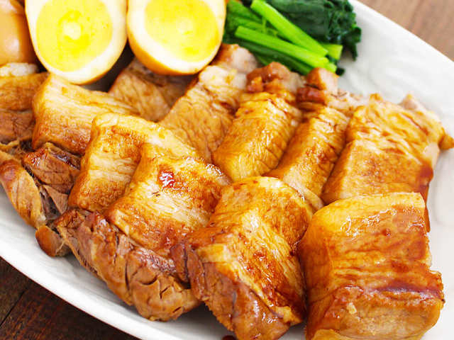 【煮豚レシピ】プロ並みの煮豚は調味料の黄金比「1:1:2」で作れる！ 豚バラで作る究極の煮豚の作り方