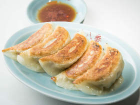餃子とニラソバがズバ抜けてうまい! 浅草・かっぱ橋のツウが愛する町中華『十八番』は地元民のオアシス