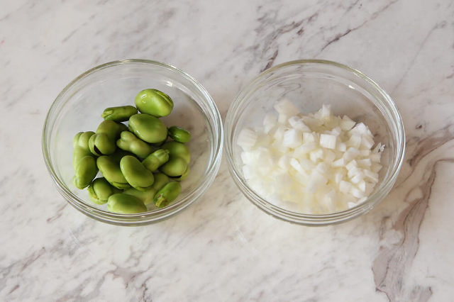 春野菜をおいしく調理！そら豆や菜の花で作る簡単リゾットレシピの画像