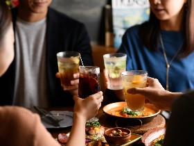 肉料理、魚料理の店で「ドリンク」にこだわる!大人パーティで料理に合わせたいおすすめドリンク