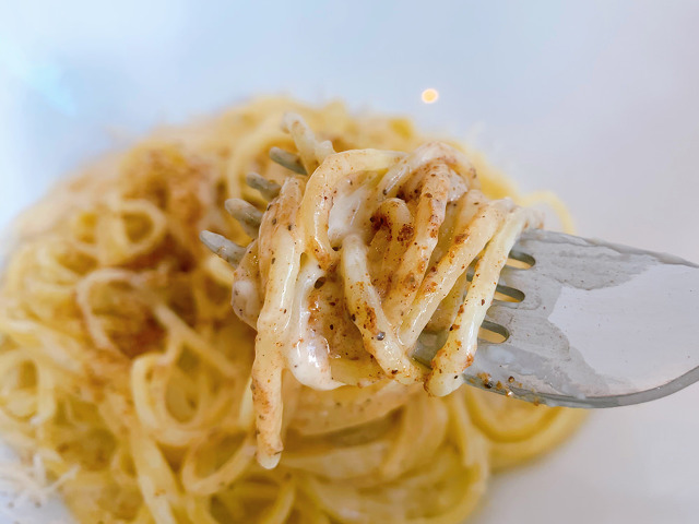 究極のカルボナーラは味変自在！カルボナーラ専門店「白系スパゲッティ」で新しい出会いの画像