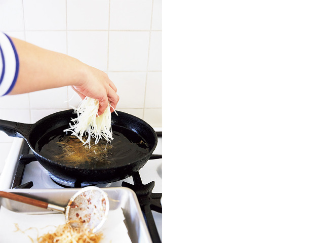 夏に食べたい「野菜の素揚げ料理」のコツ。揚げるだけで食欲増進！の画像