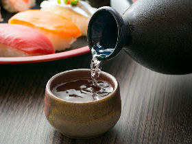 「熱燗」「ぬる燗」「上燗」の違いって?【日本酒(燗酒)の基礎知識】燗酒がウマい日本酒の名店付き