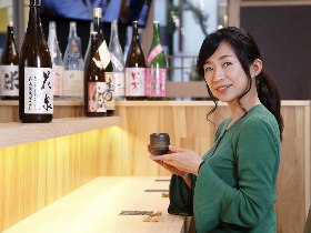 「五反田」は日本酒の新聖地!全国78蔵の美酒と旨いつまみが揃う『曲宴あぎ』で驚きのペアリングを体験