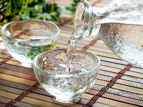 日本酒っていつから飲まれているの? 一升瓶で売られているのはなぜ? 日本酒のおもしろ~い歴史の話