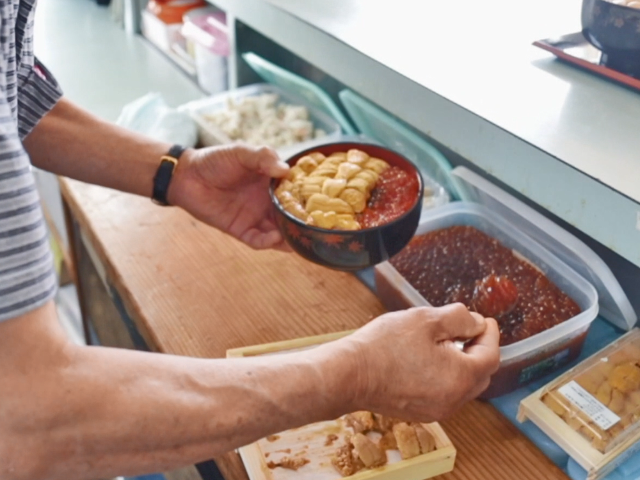 人生で一度は食べたい。北海道が世界に誇る「無敵のウニ丼」の名店の画像