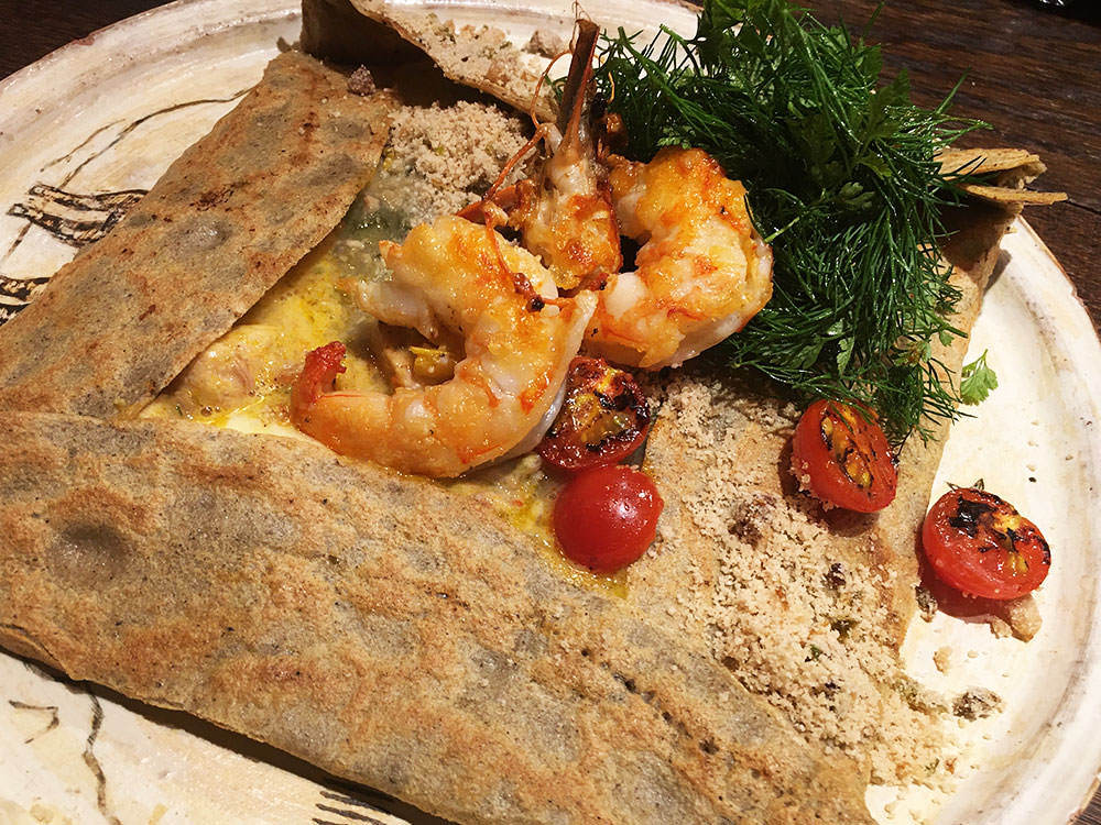 心弾む食のマジックで身も心もほっこり!ガレットと自然派ワインで幸せに包まれる『メエボニータ』