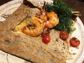 心弾む食のマジックで身も心もほっこり!ガレットと自然派ワインで幸せに包まれる『メエボニータ』