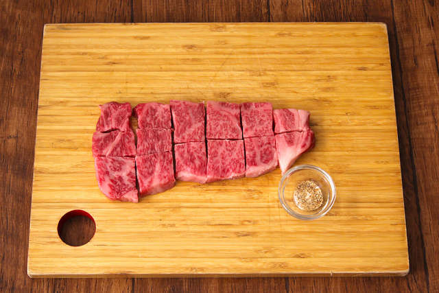 【point1】牛肉は「ステーキ用」を使うと、短時間で簡単に柔らかくなる！