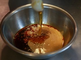 ・ニンニク・生姜と油分のある調味料は、あとから加える。