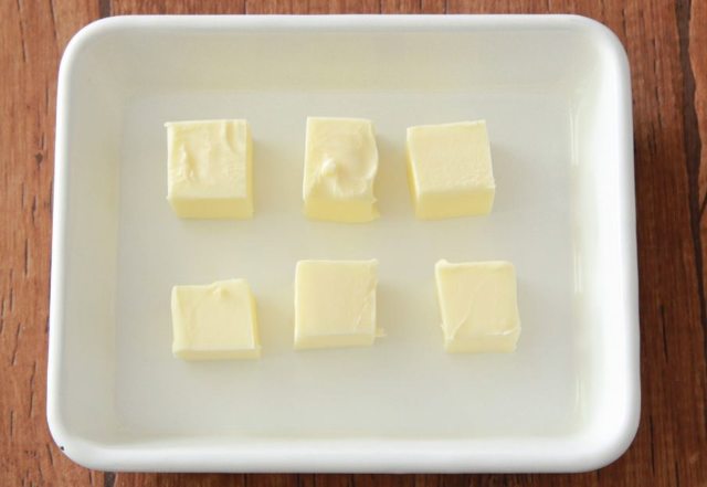 【point1】バターは冷やして完全に固まった状態で扱う