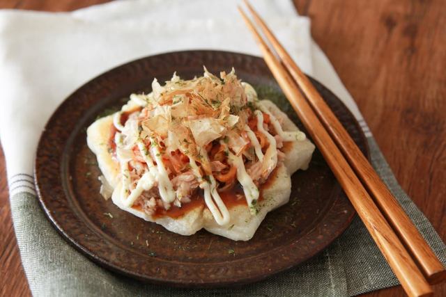 おつまみにもぴったり！ 「ダイス餅でツナキムチのお好み焼き」