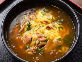 究極の「チーズ肉カレーうどん」がついに東京に! 老舗の味を継ぐ「カレーうどん店」の正体