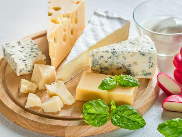 チーズ の種類 味わいの特徴 ワインとの相性を伝授 ラクレットで大人気のビストロもご紹介 Dressing ドレッシング
