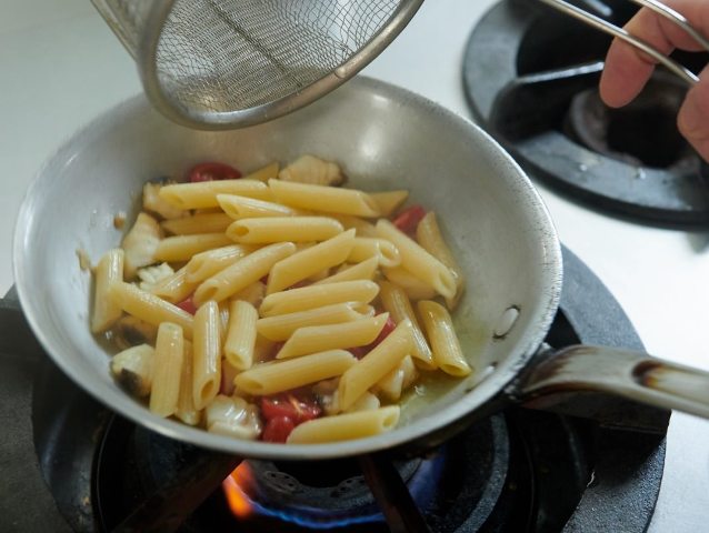 名店シェフ直伝。初心者でも手の出しやすい「ショートパスタ」のレシピの画像