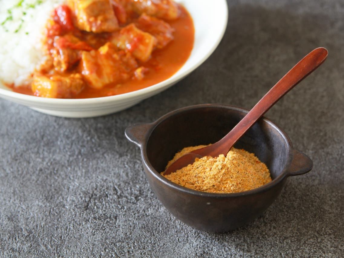 自家製「カレーフレーク」をグルテンフリーで!5分でできる簡単調味料とアレンジレシピ【管理栄養士監修】